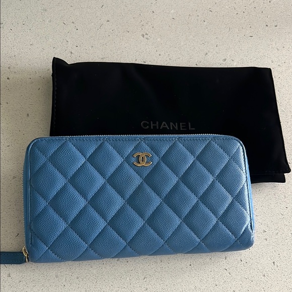 CHANEL Blue Quilted Wallet - Picture 1 of 11